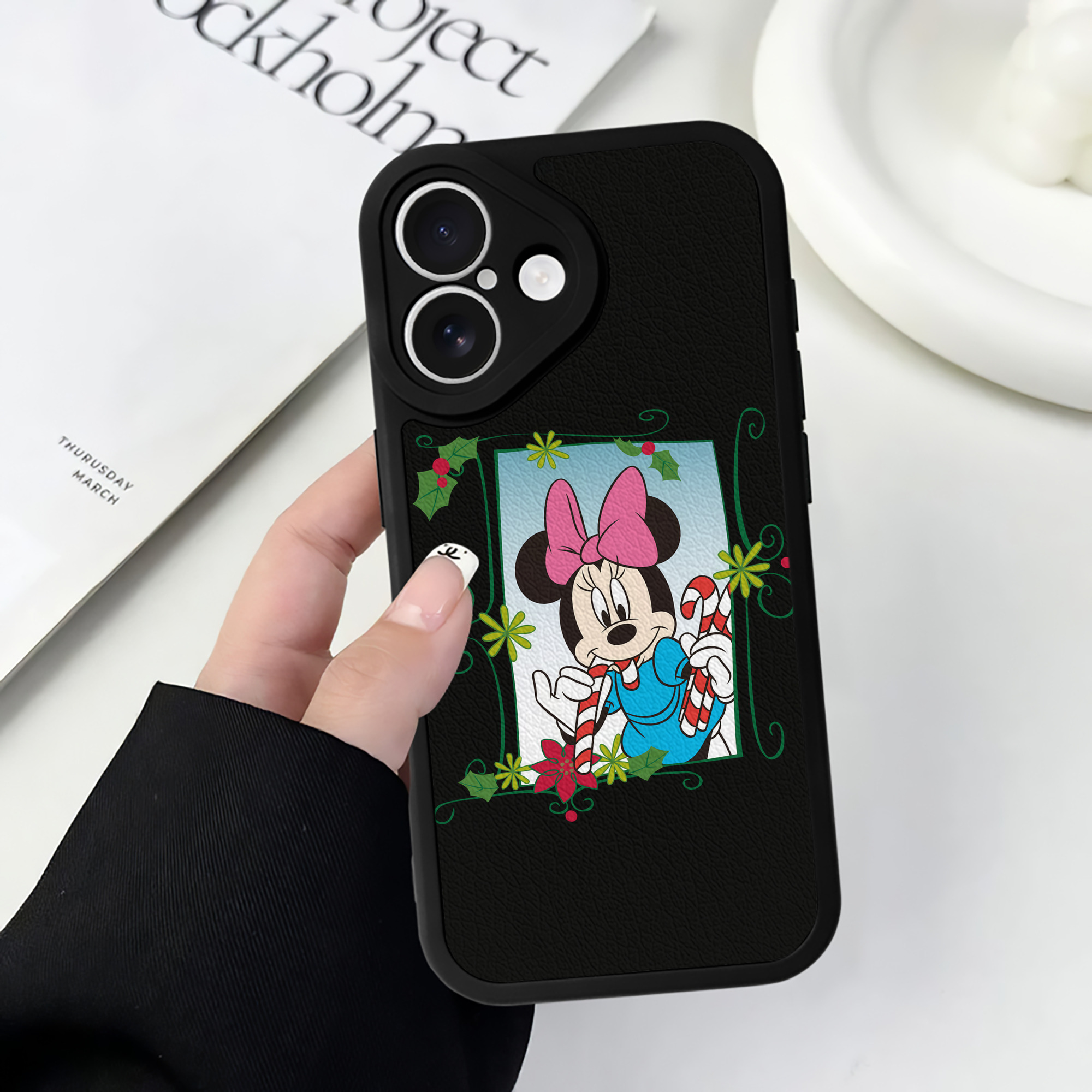 （画像用） ミッキーマウス Mickey Mouse 【iPhone 16シリーズ対応】シリコンスマホケース（レザー調） 材質：シリコン